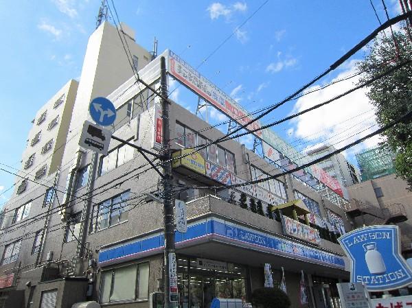 Local appearance photo. It is on the first floor building has been visiting the Lawson and Daiso, This is useful life.