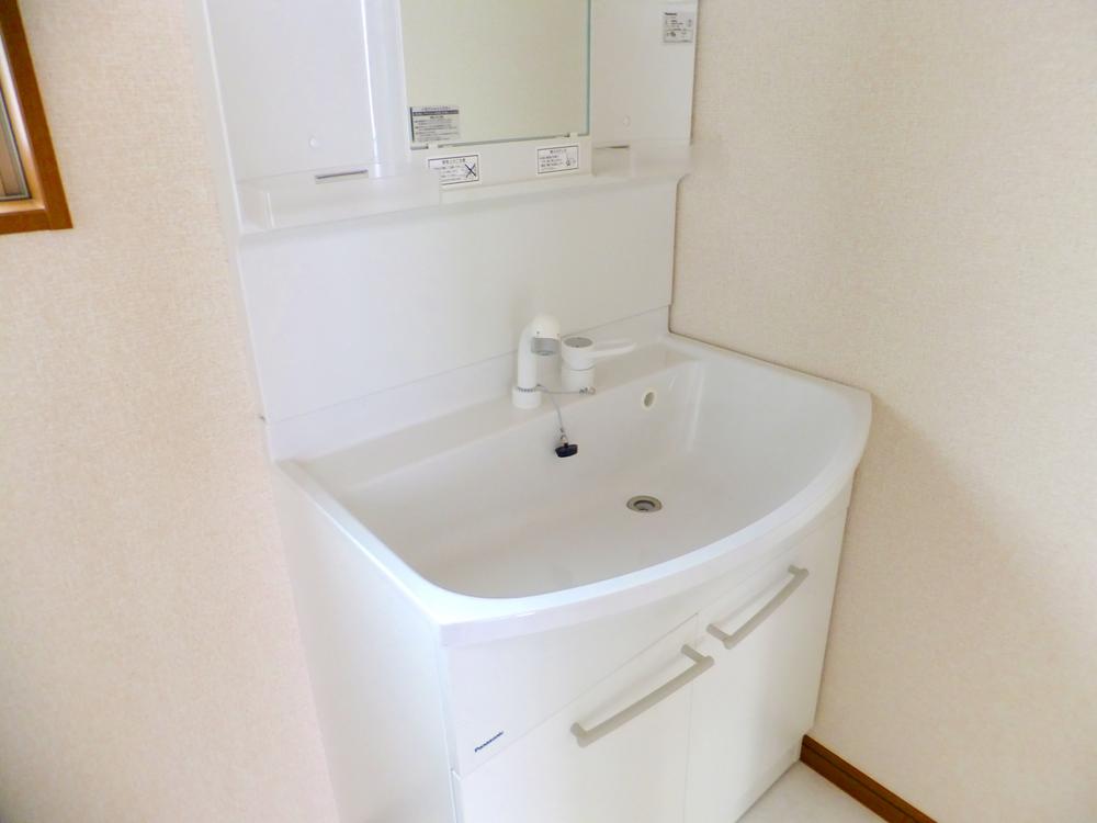 Same specifications photos (Other introspection). Dressing is also useful in the wash basin with shower