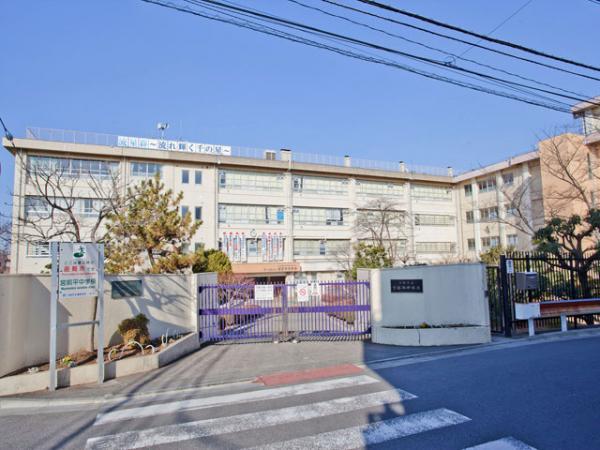 Junior high school. 1100m to the Kawasaki Municipal Miyamaedaira junior high school