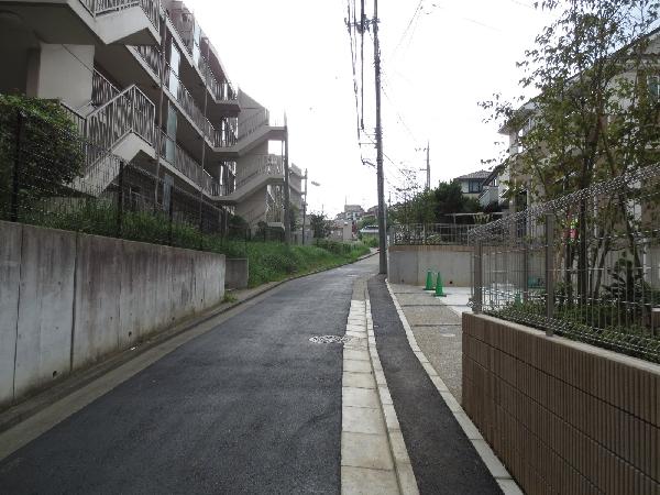 Local photos, including front road. Front is the road (1).