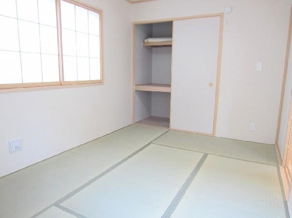 Non-living room. 6 is a Pledge of Japanese-style room.