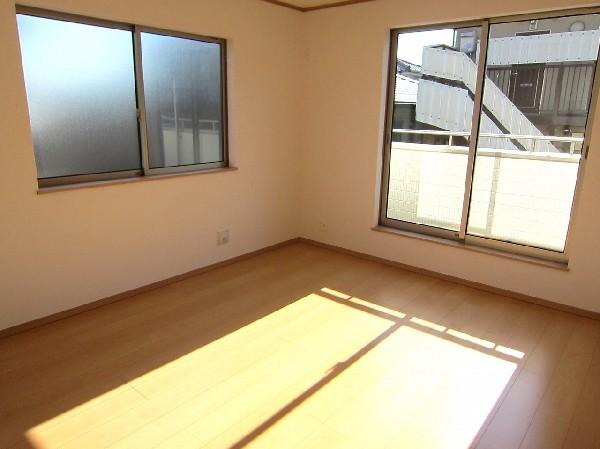 Non-living room. The second floor 7 tatami Western-style. Sunshine will plug bright from the south. 