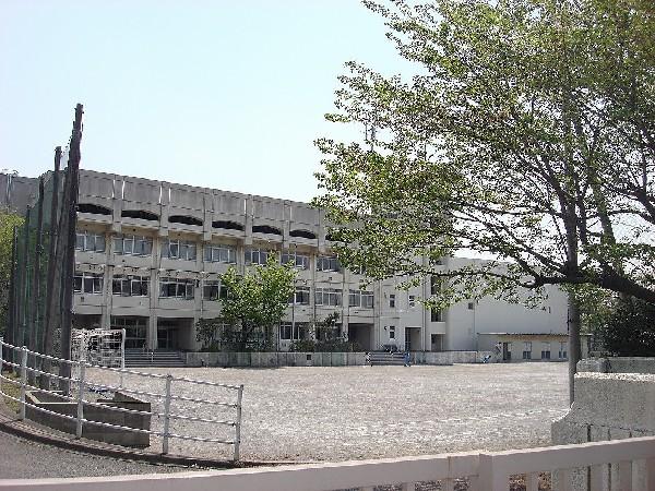 Junior high school. Flat until the junior high school 560m