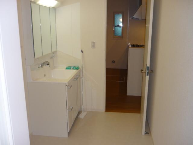 Wash basin, toilet. 7 Building room (November 2013) Shooting