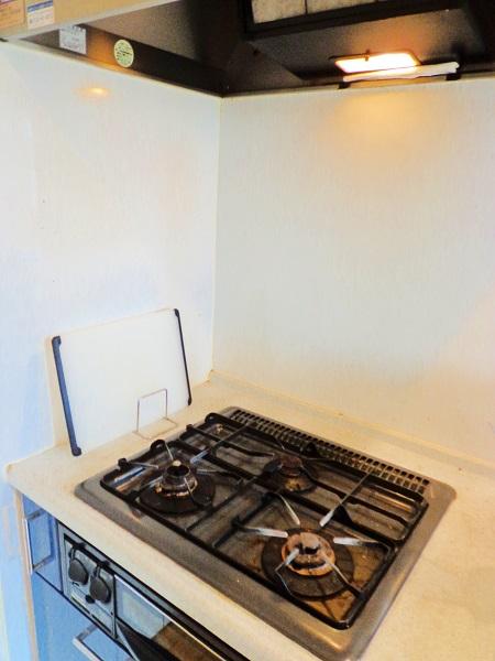 Kitchen. Easy-to-use face-to-face in the kitchen is bright.