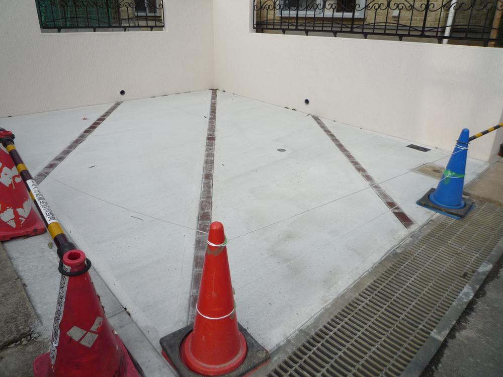 Parking lot. Car space two Allowed