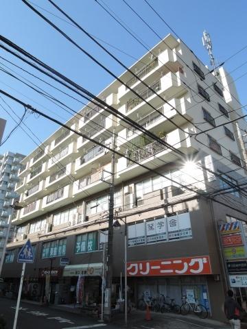 Local appearance photo. Lawson on the first floor ・ There is a Daiso!