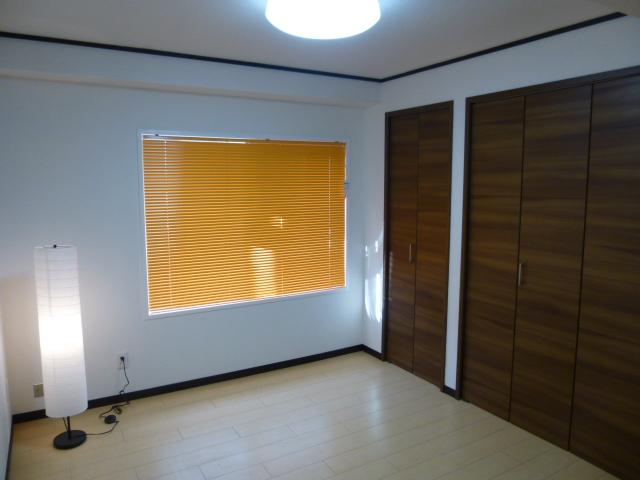 Non-living room. Housed in each room ・ curtain ・ Blinds we have with.