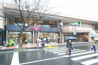 Supermarket. Tokyu Store Chain to (super) 420m
