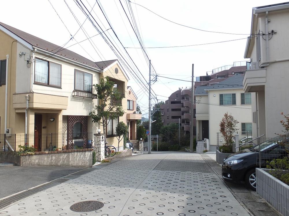 Streets around. 200m to the nearby residential area