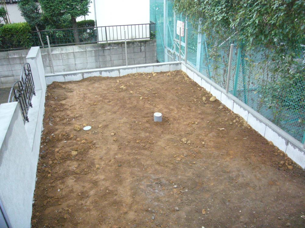 Garden. Living is the southwest side of the garden. 2013 October 15, shooting