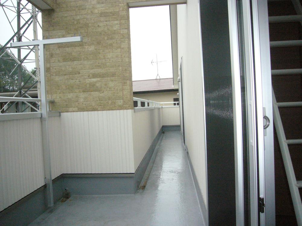 Balcony. Before the main bedroom, The width of the balcony is also doubled! 2013 October 15, shooting