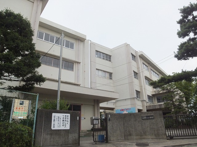 Primary school. 749m to the Kawasaki Municipal Minamino River Elementary School (elementary school)