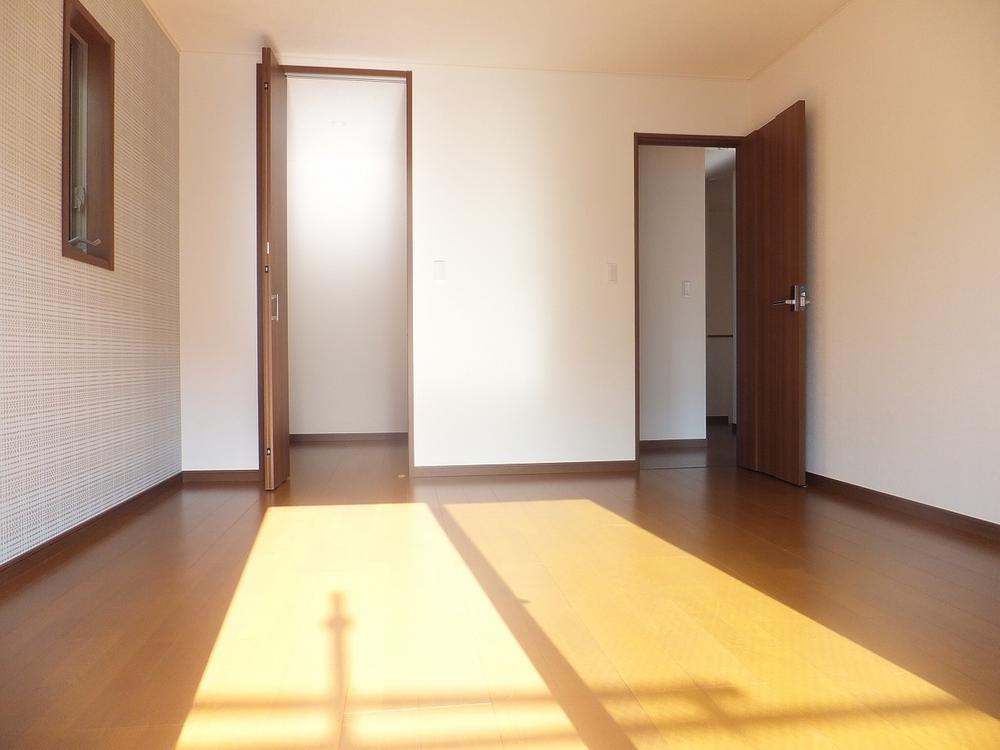 Non-living room. Indoor site (October 2013) Shooting 8 pledge of the main bedroom and a walk-in closet.