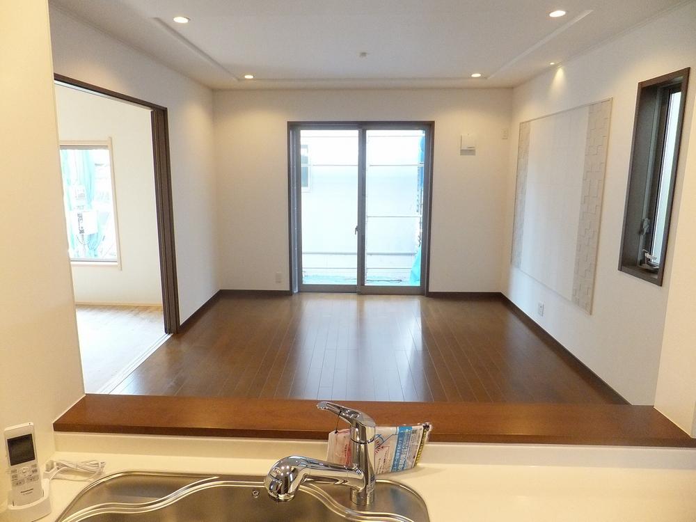 Living. Indoor site (October 2013) Shooting Open kitchen by living, Eye will Ikitodoki to children.