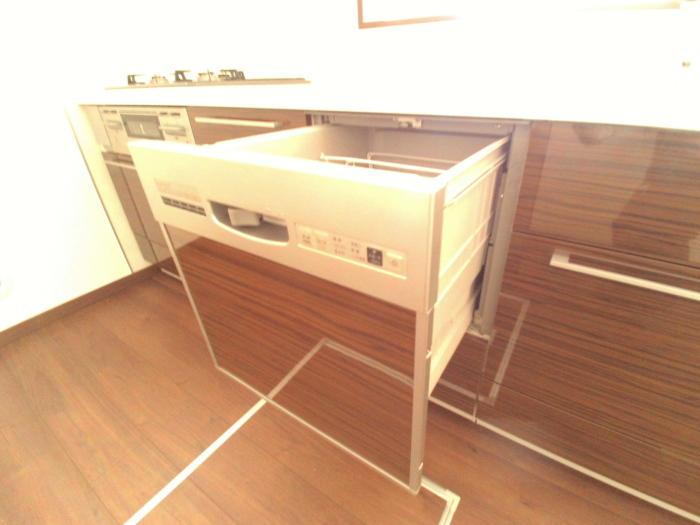 Kitchen. With dishwasher (Building 2)