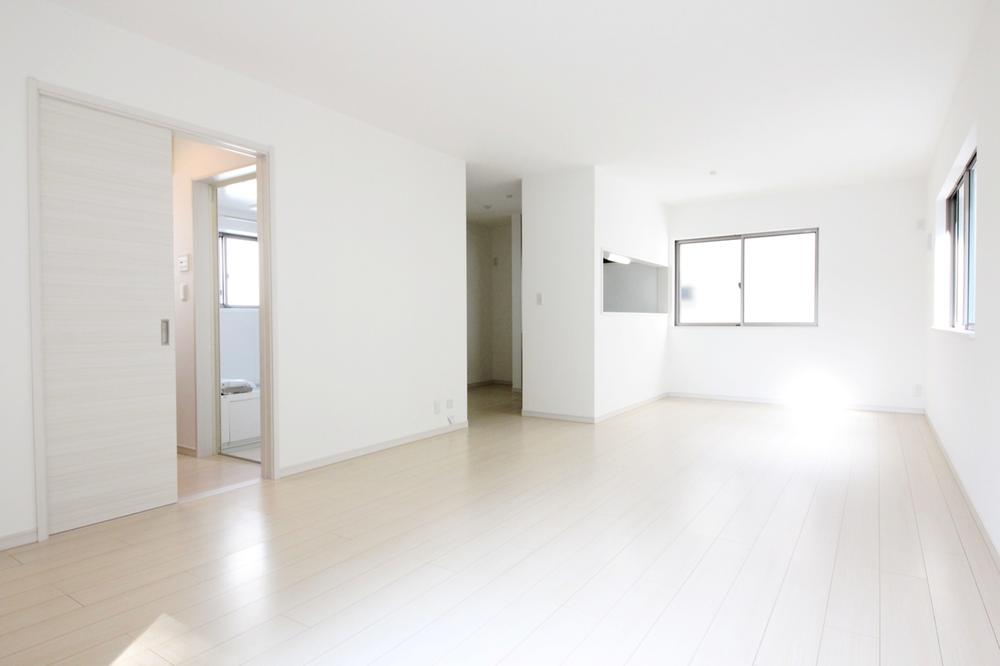 Living. Per 4 Building ● building completed, At any time you can be your tour! ● [Toll free] : Until 0120-533-508