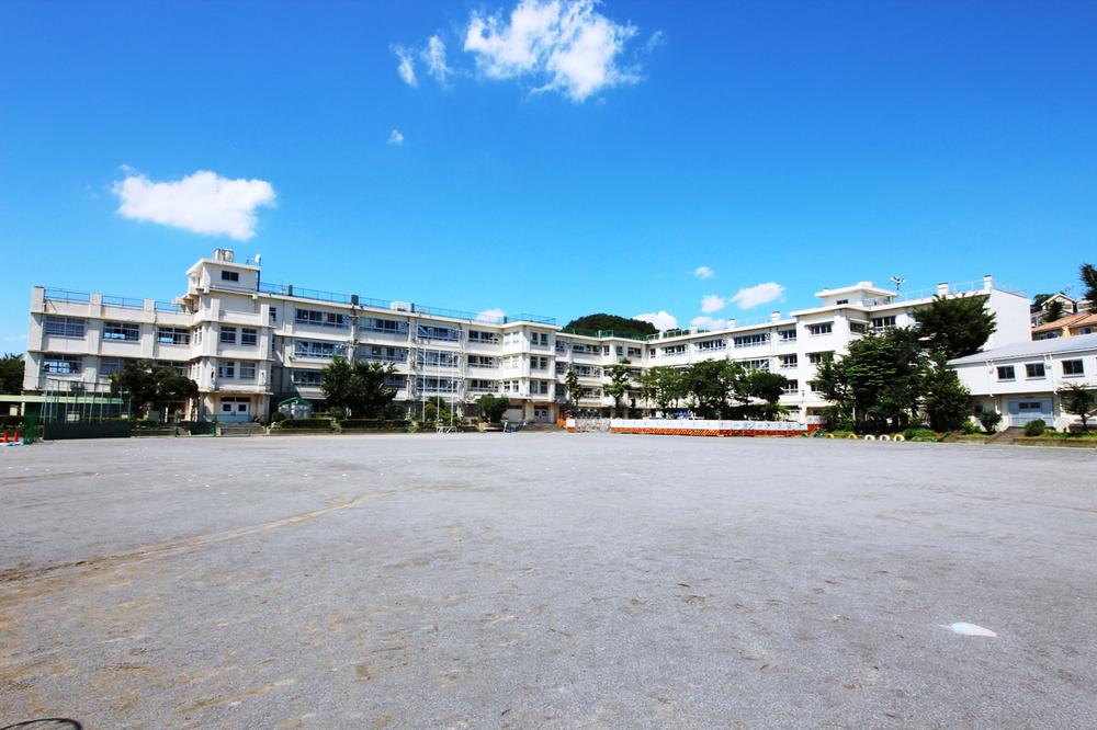 Primary school. 680m to the Kawasaki Municipal SUGO elementary school