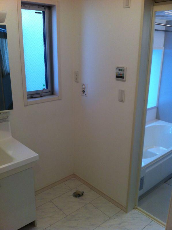 Wash basin, toilet