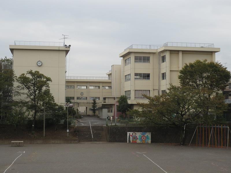 Primary school. Arima to elementary school 400m