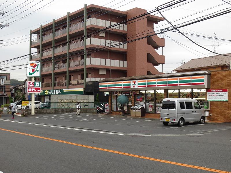 Convenience store. 220m until the Seven-Eleven store Higashiarima