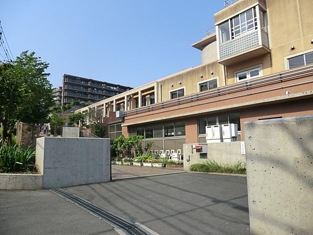Primary school. 1050m to the Kawasaki Municipal Mukogaoka Elementary School