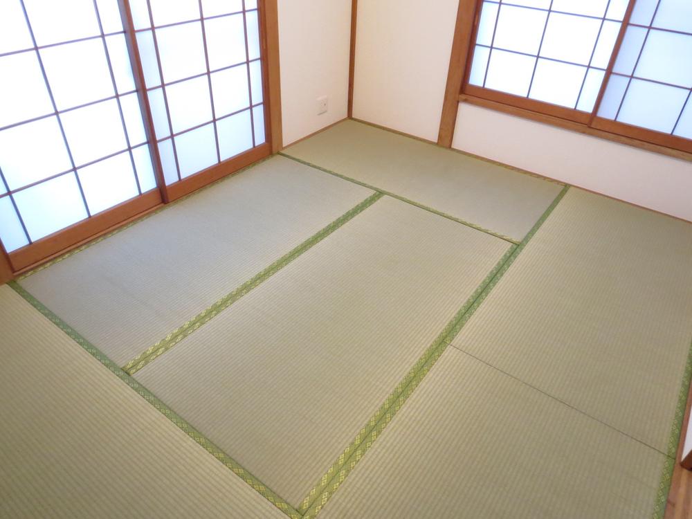 Non-living room. Japanese-style room is 6 quires. 