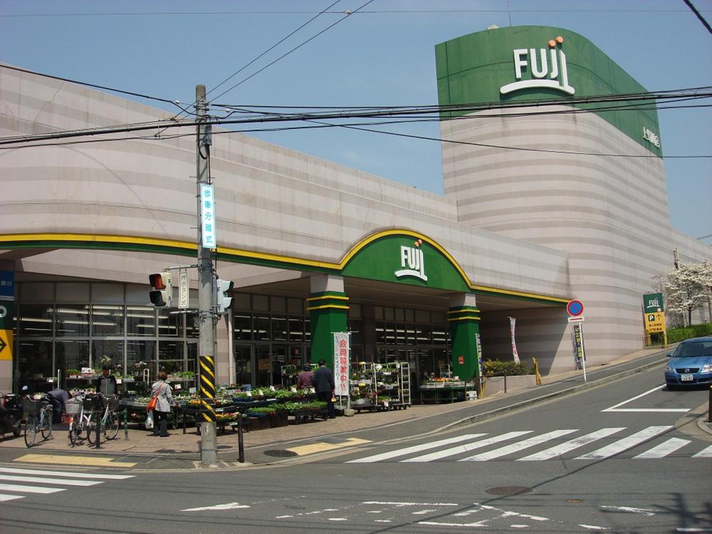 Supermarket. 744m until Fuji Ueno River store