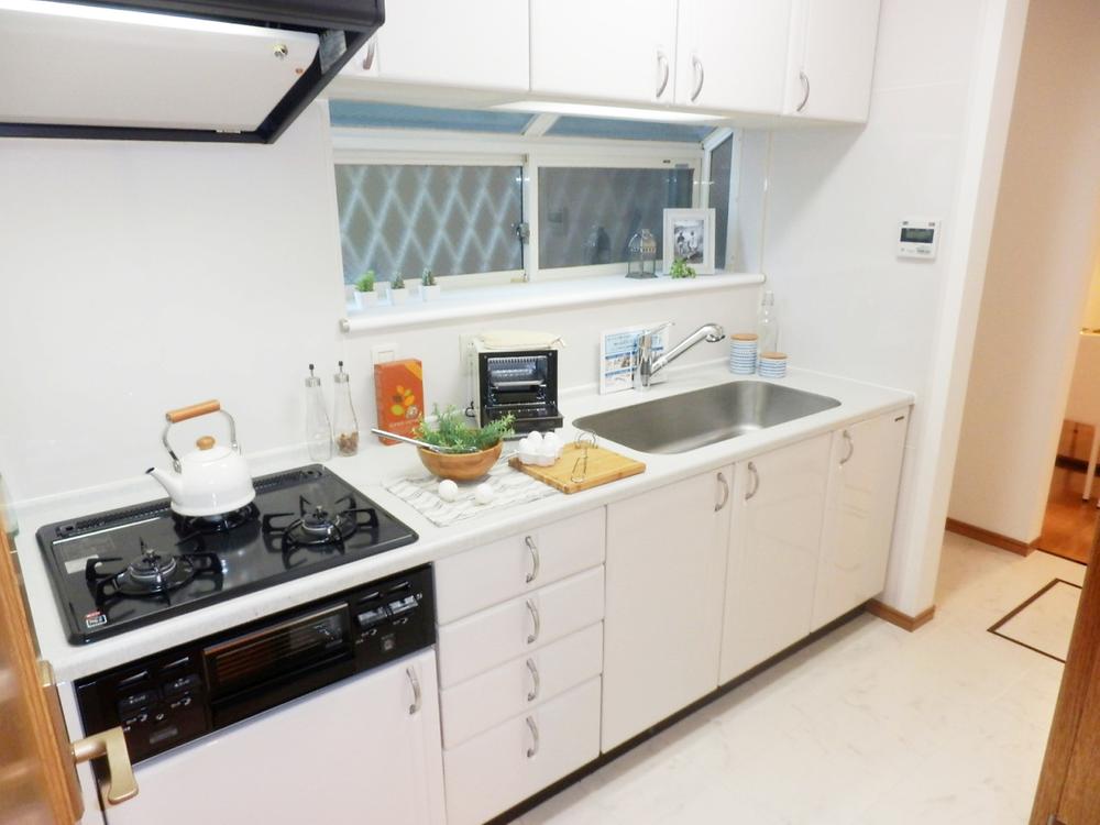 Kitchen. It has been posted on this photo, Such as kettle and toaster, All the equipment in the kitchen is a gift (November 2013) Shooting