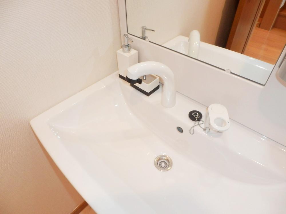 Wash basin, toilet. Wash basin (November 2013) Shooting