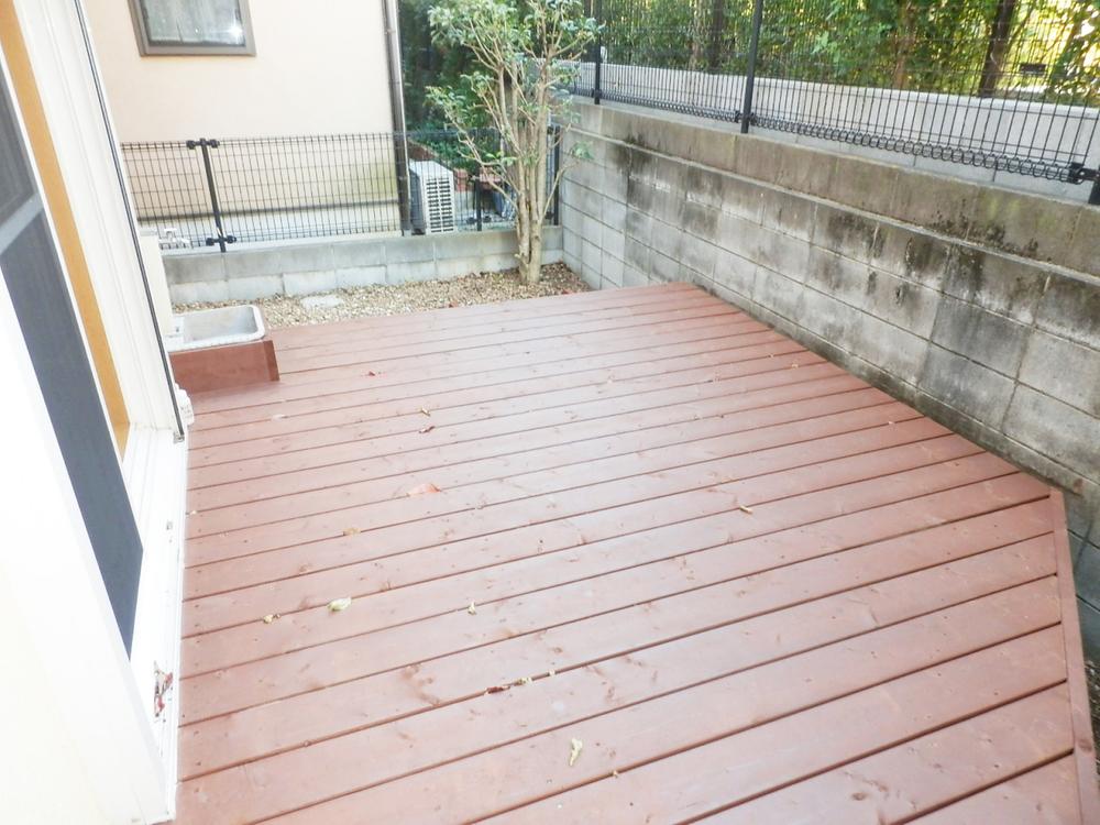 Balcony. Wood deck (11 May 2013) Shooting