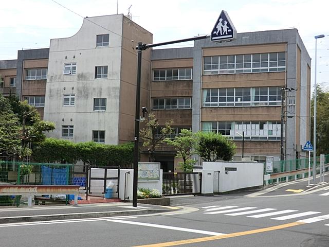 Primary school. 270m school distance is also close to the Kawasaki Municipal Miyazakidai Elementary School, It is safe for families with children of elementary school students come.