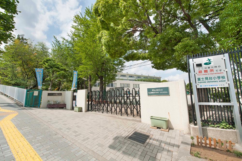 Primary school. Private Fujimidai elementary school is often a child with 670m living overseas experience to elementary school.