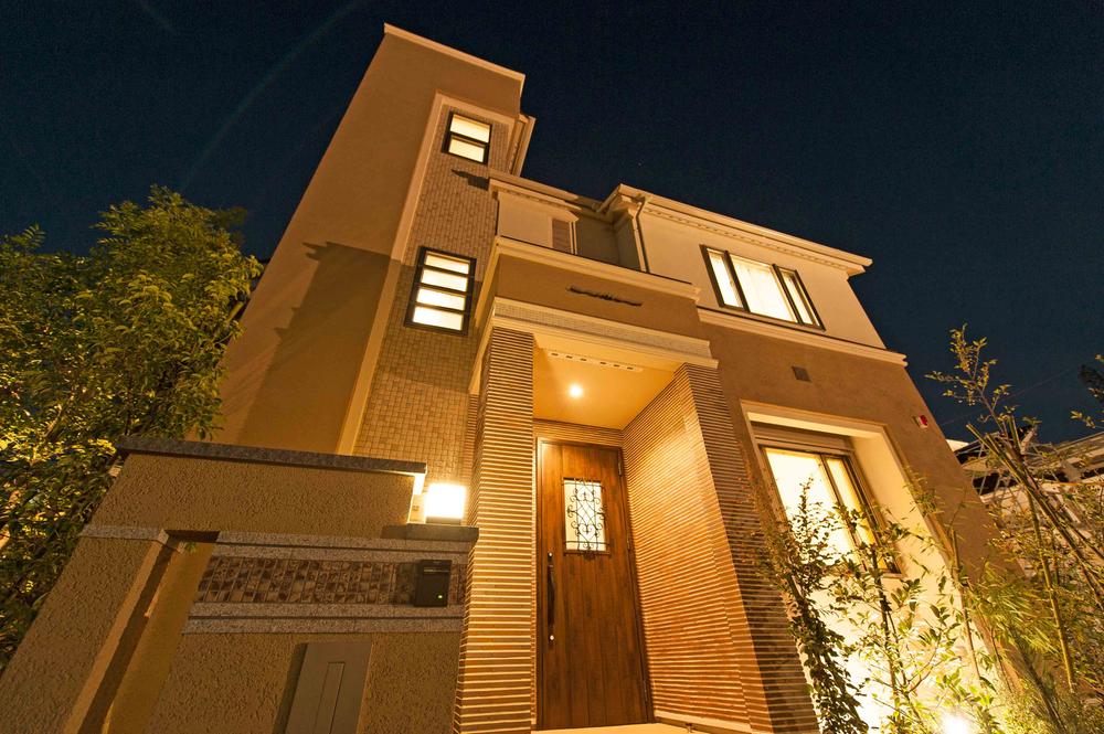 Local photos, including front road.  [No. 2 House model House appearance] Material in pursuit of quality to the graceful appearance. Design and attention to detail. (September 2013 shooting)