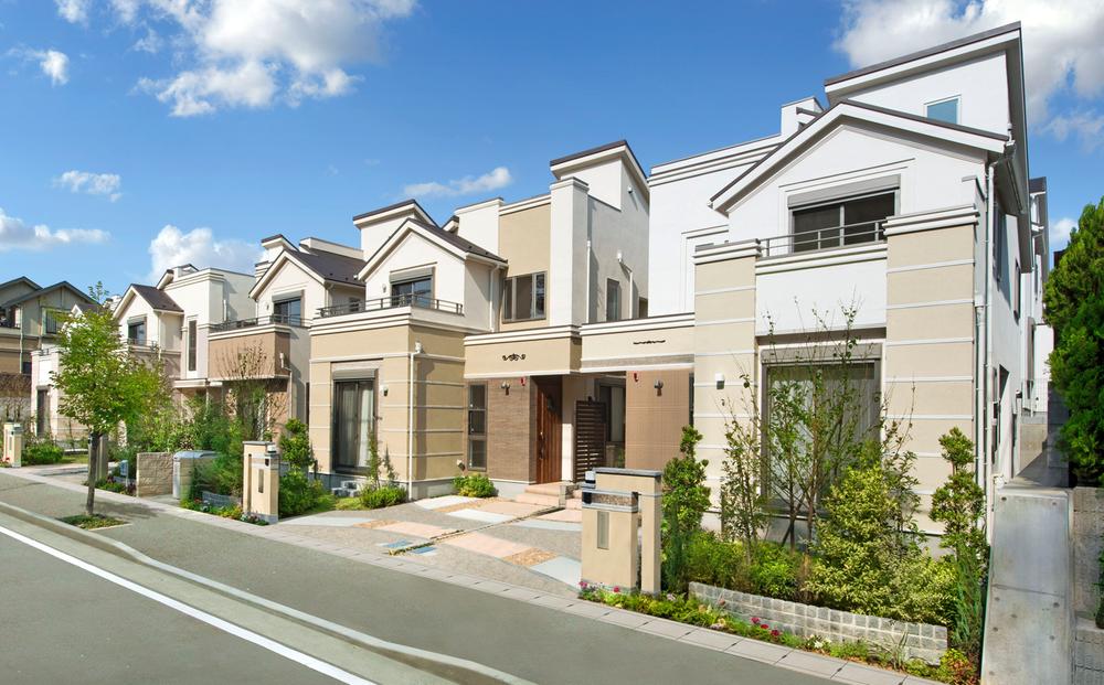 Local photos, including front road.  [Premium Park reception area] Miyazaki fourth park 1 minute of the permanent House District on the south side. (2013 November shooting)