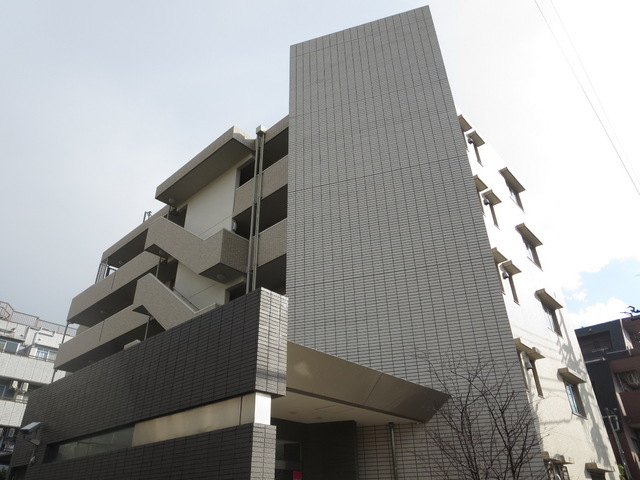 Building appearance. With auto lock ・ Parking available on site ・ Facilities are apartment 儒実