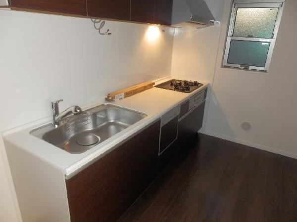 Kitchen. It is dishwasher built-in system kitchen. (2013 December 25 shooting)