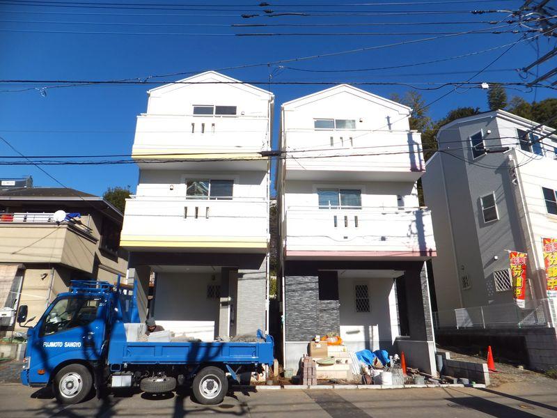Local appearance photo. South 4.3m road, Bright house with plenty of sunshine. Parking is also happy to.