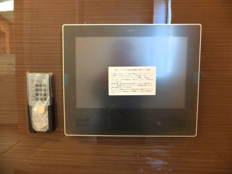 Bathroom. Heal the fatigue of the day in the bath one tsubo type. It comes with a large TV prove to be long bath.