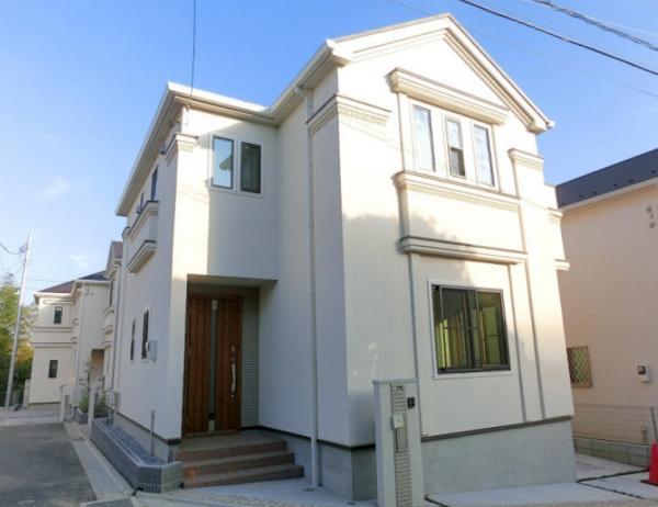 Local appearance photo. Stylish appearance! Is a corner lot!