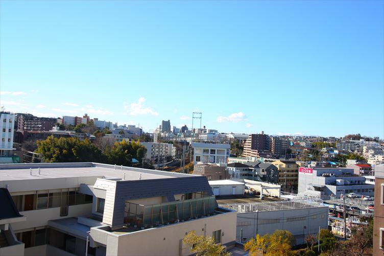 View photos from the dwelling unit. Both are wonderful views unobstructed also look at the course is Mount Fuji view!