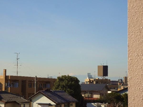Balcony. View. Fuji of world heritage in the back! understand?
