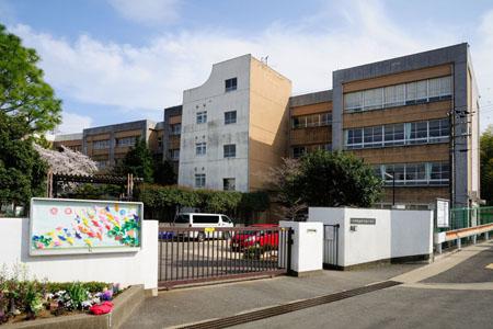 Primary school. 251m to the Kawasaki Municipal Miyazakidai Elementary School