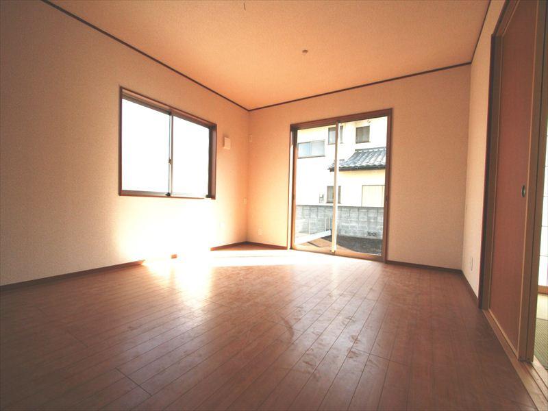 Same specifications photos (living). Same specifications