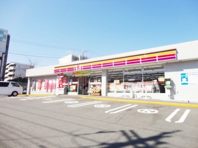 Convenience store. 330m to the Circle K (convenience store)