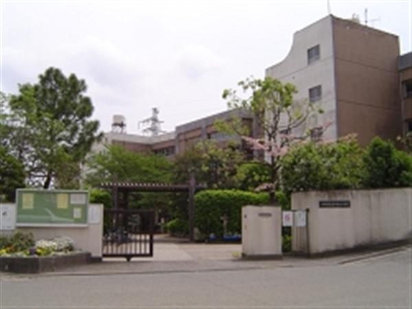 Primary school. Miyazakidai until elementary school 185m