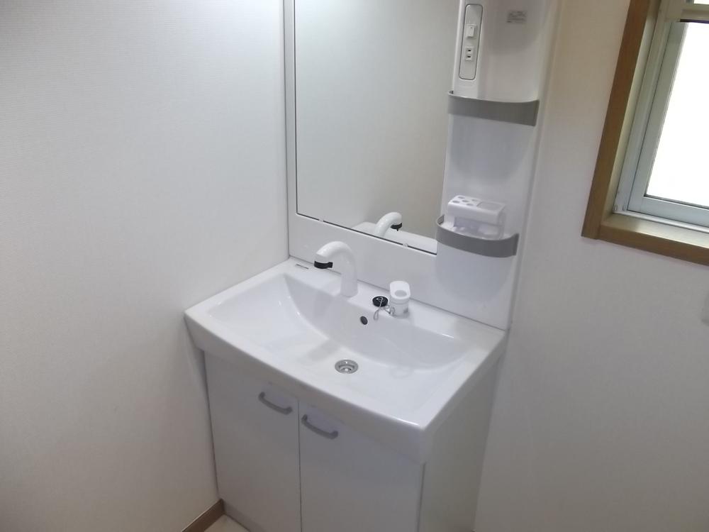 Wash basin, toilet. Vanity of a new installation