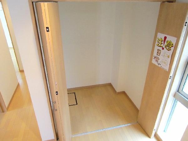 Receipt. There is a large closet in front of the entrance, It is very convenient floor plan.
