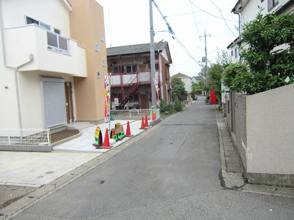 Local appearance photo. It is a front road.