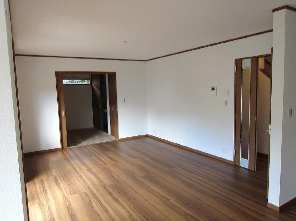 Living. Detached interior introspection Pictures - Living Living is good per yang.